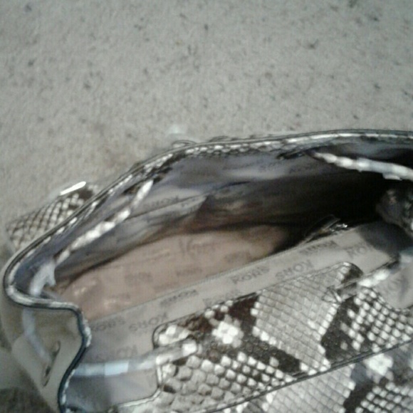 Michael Kors Susie Small Flap Pebbled Leather Back - Picture 4 of 8